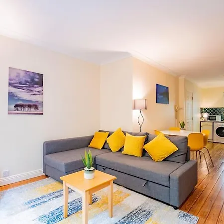 228 - Cozy Two Bed