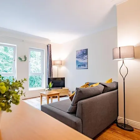 228 - Cozy Two Bed * Westport