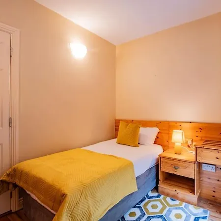 228 - Cozy Two Bed * Γουέστπορτ