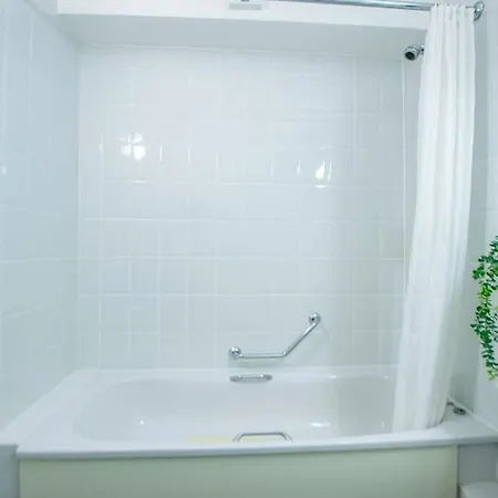 228 - Cozy Two Bed Διαμέρισμα Γουέστπορτ