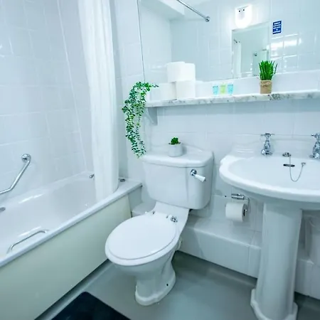 228 - Cozy Two Bed Вэстпорт