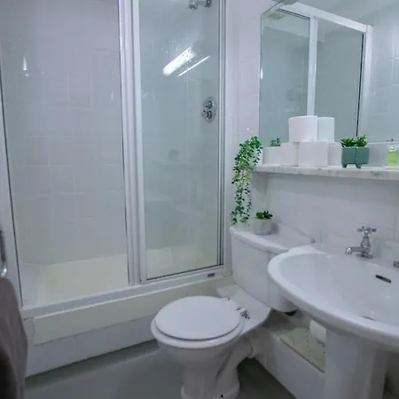 228 - Cozy Two Bed Апартаменты Вэстпорт